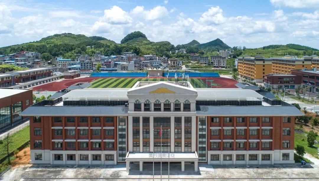 DeepSeek通知你，报读贵州铜仁数据职业学院的10大优势！